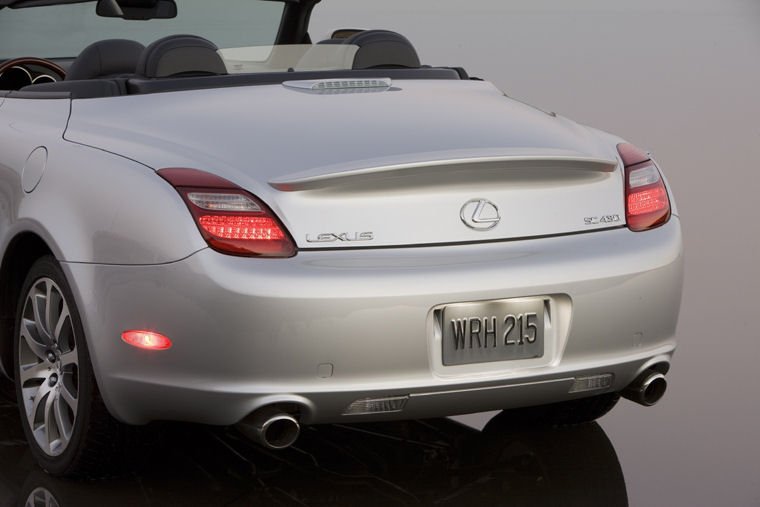 2009 Lexus SC 430 Tail Light Picture