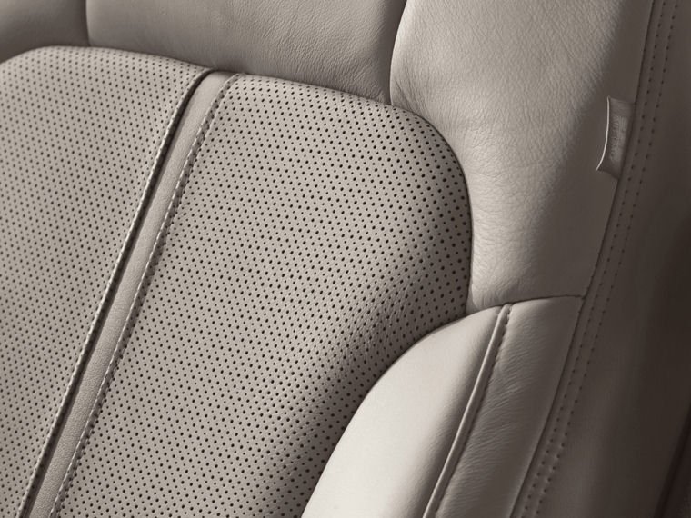 2010 Lincoln MKS Front Seat Picture