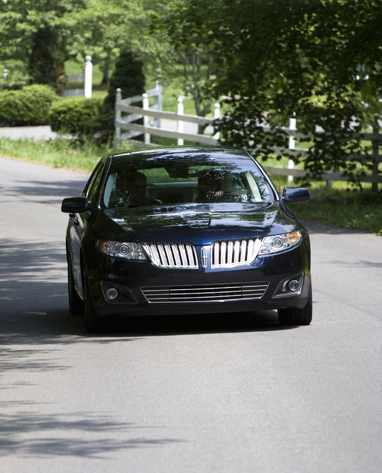 2010 Lincoln MKS Picture