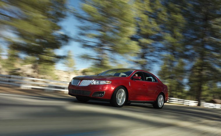 2011 Lincoln MKS Picture
