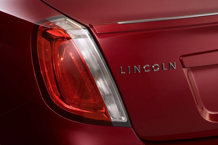 2011 Lincoln MKS EcoBoost Tail Light Picture