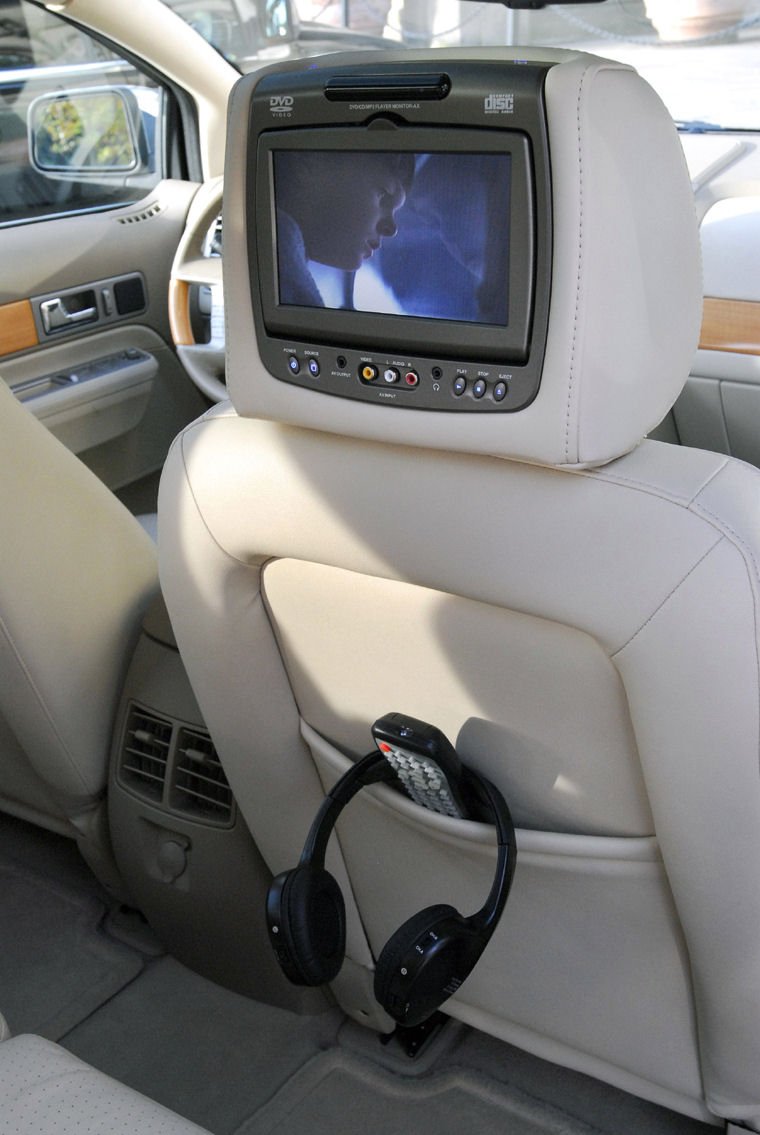 2010 Lincoln MKX Headrest Screen Picture