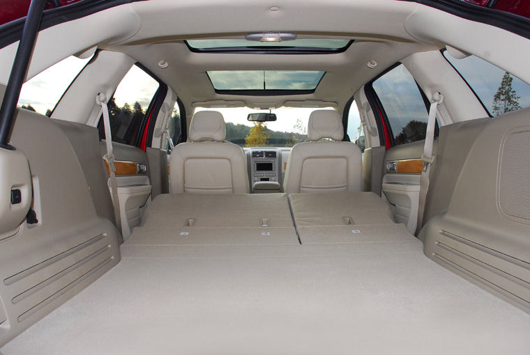 2010 Lincoln MKX Trunk Picture