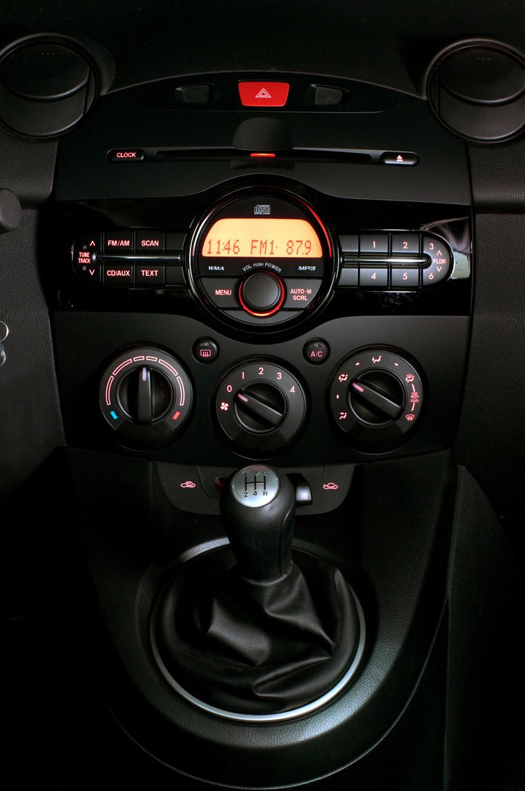 2011 Mazda 2 Center Stack Picture