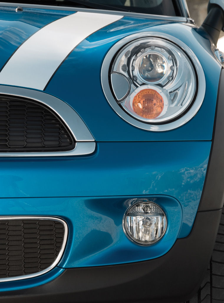 2007 Mini Cooper S Headlight Picture