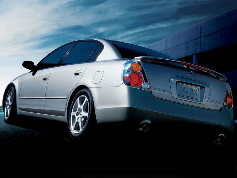 2004 Nissan Altima 3.5 SE Picture