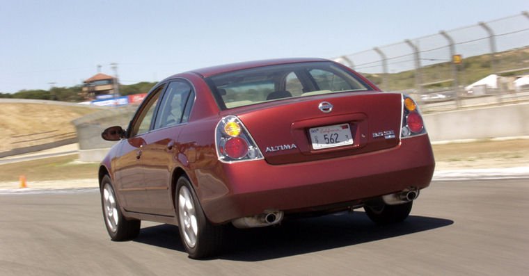 2004 Nissan Altima 3.5 SE Picture
