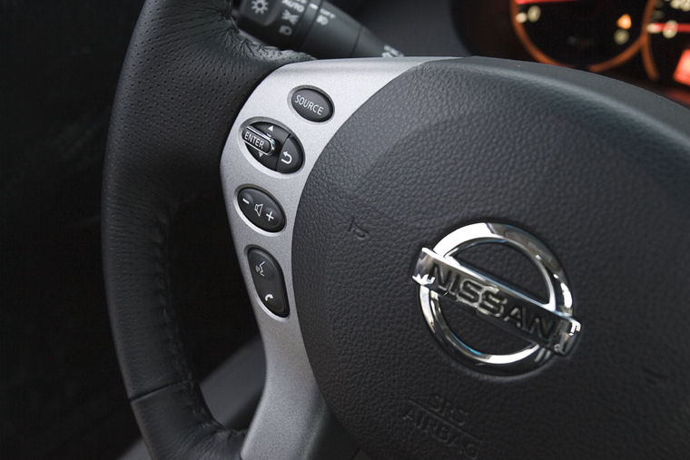 2009 Nissan Altima 3.5 SL Steering-Wheel Controls Picture