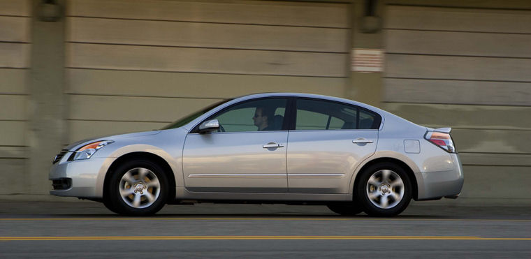 2009 Nissan Altima 3.5 SL Picture