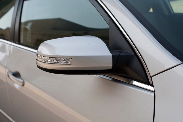 2010 Nissan Altima 3.5 SR Door Mirror Picture