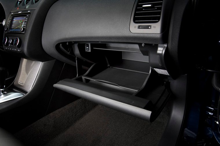 2010 Nissan Altima Sedan Glove Box Picture