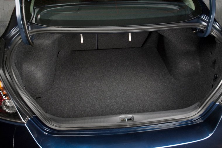 2010 Nissan Altima Sedan Trunk Picture