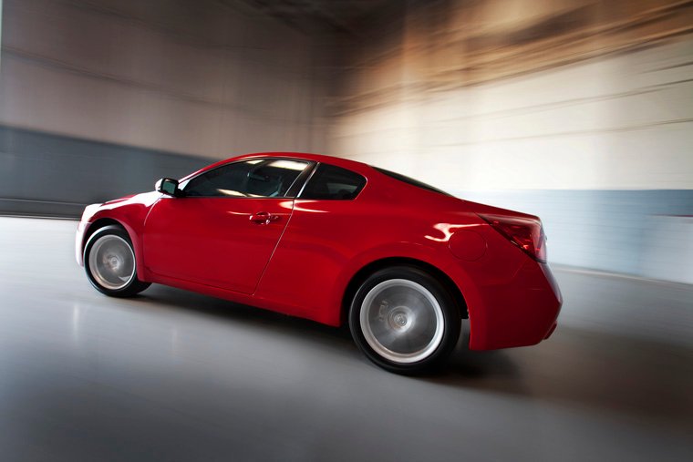 2010 Nissan Altima Coupe 3.5 SR Picture