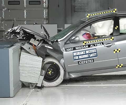 2010 Nissan Altima IIHS Frontal Impact Crash Test Picture 2010 Nissan Altima IIHS Frontal Impact Crash Test Picture