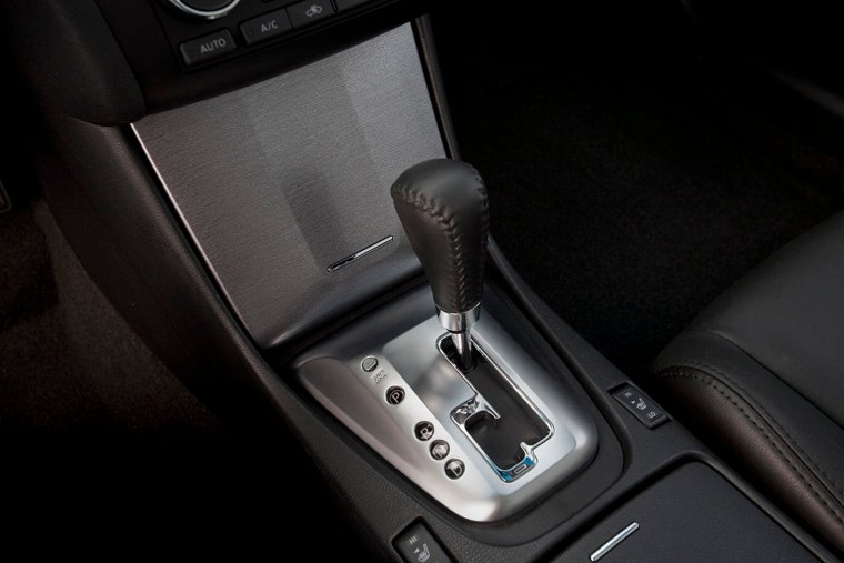 2011 Nissan Altima Sedan Center Console Picture