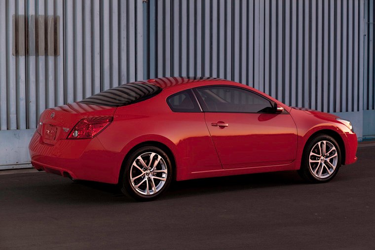 2011 Nissan Altima Coupe 3.5 SR Picture
