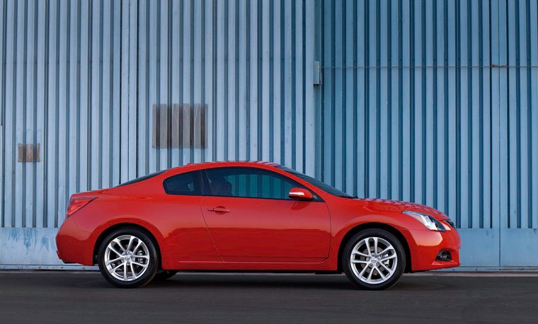 2011 Nissan Altima Coupe 3.5 SR Picture