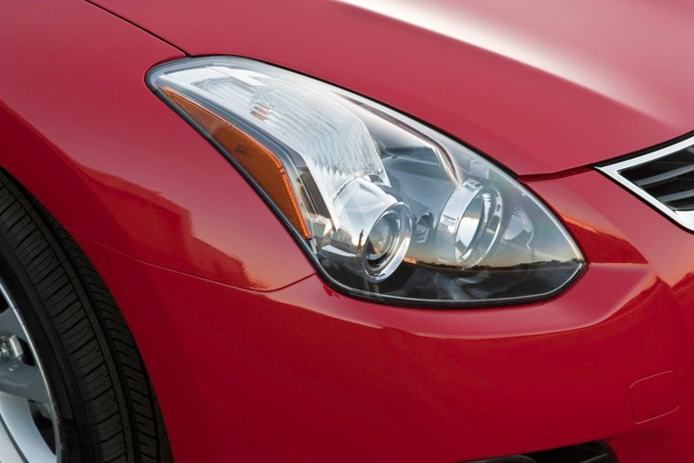 2011 Nissan Altima Coupe 3.5 SR Headlight Picture