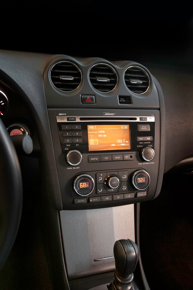 2011 Nissan Altima Coupe 3.5 SR Center Stack Picture