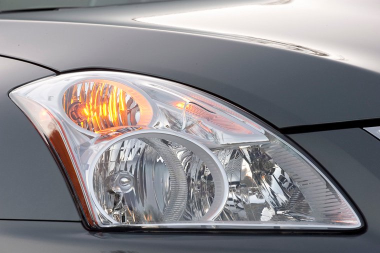 2011 Nissan Altima Hybrid Headlight Picture