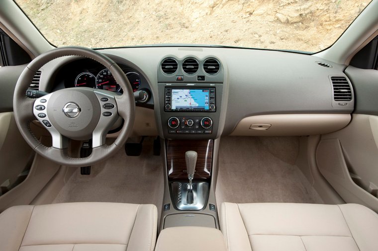 2011 Nissan Altima Hybrid Cockpit Picture
