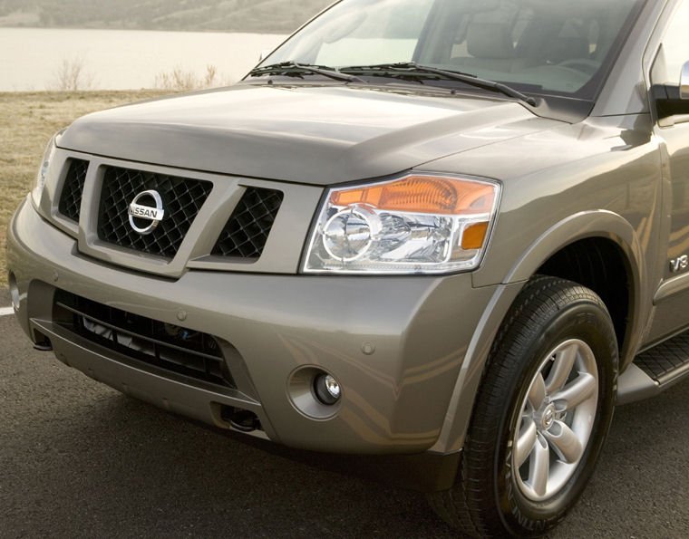2009 Nissan Armada SE Headlight Picture