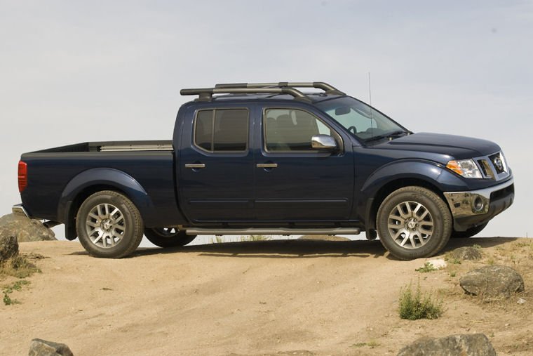 2010 Nissan Frontier Crew Cab LE Picture