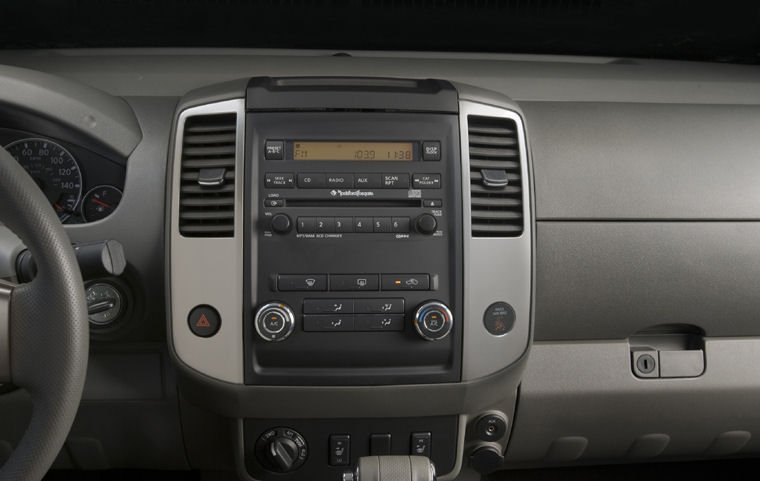 2010 Nissan Frontier Crew Cab LE Dashboard Picture