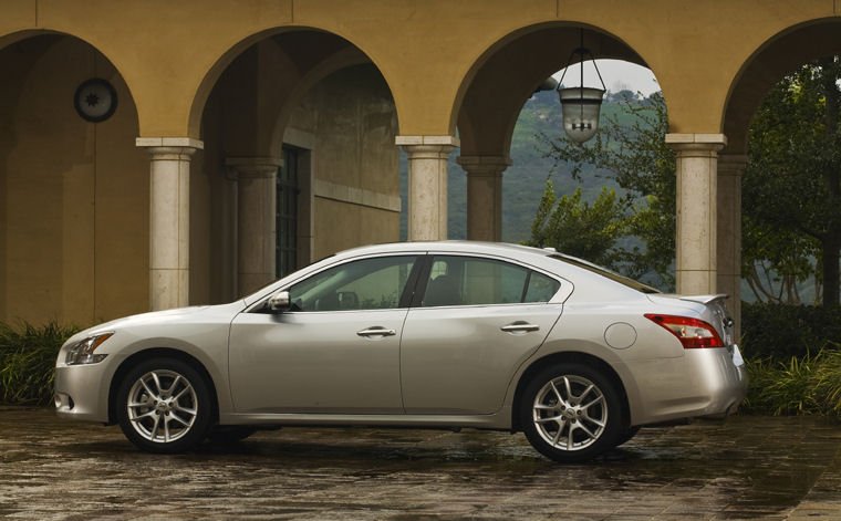 2010 Nissan Maxima Picture
