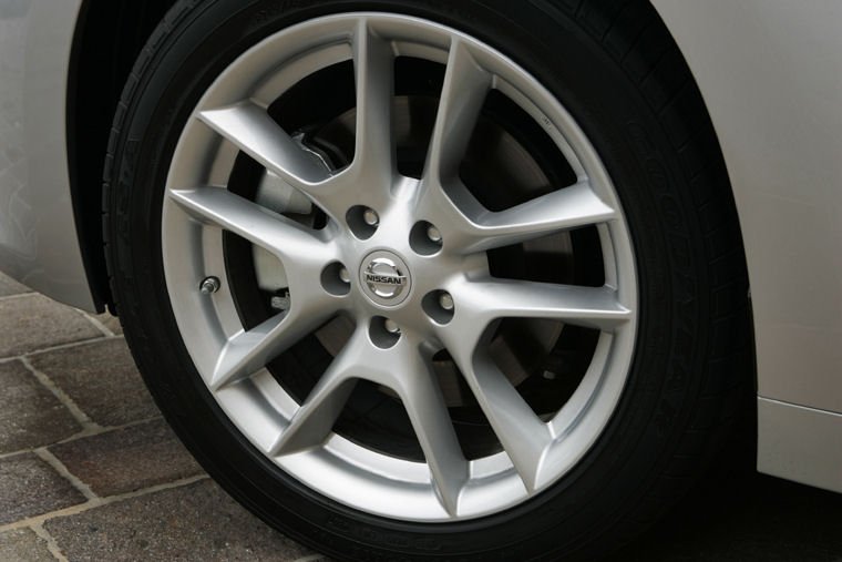 2010 Nissan Maxima Rim Picture