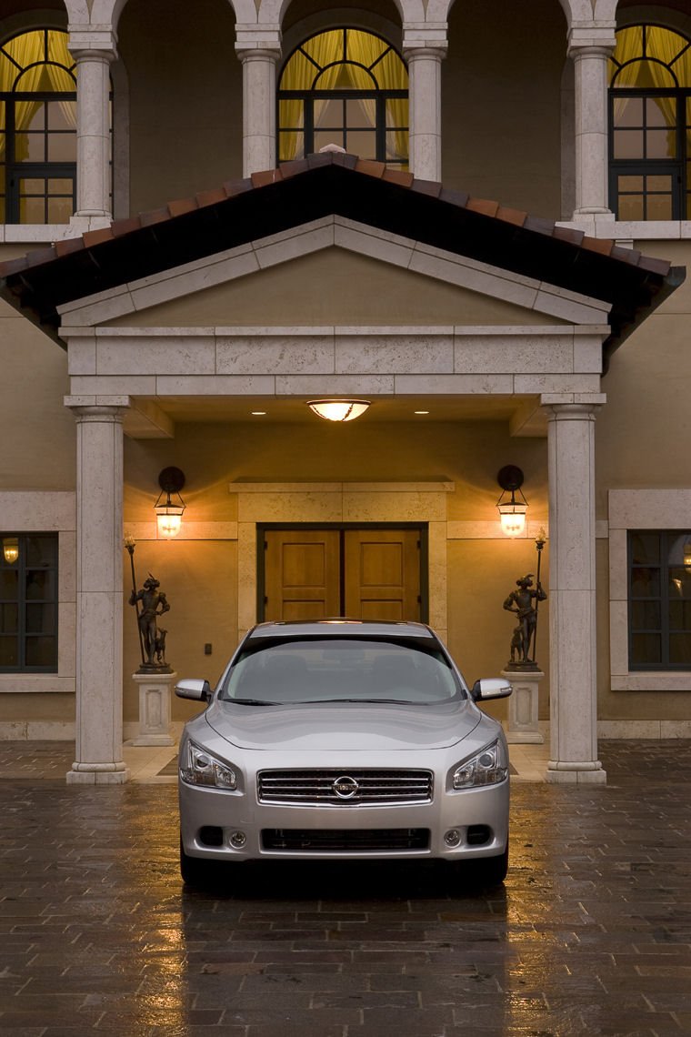 2010 Nissan Maxima Picture