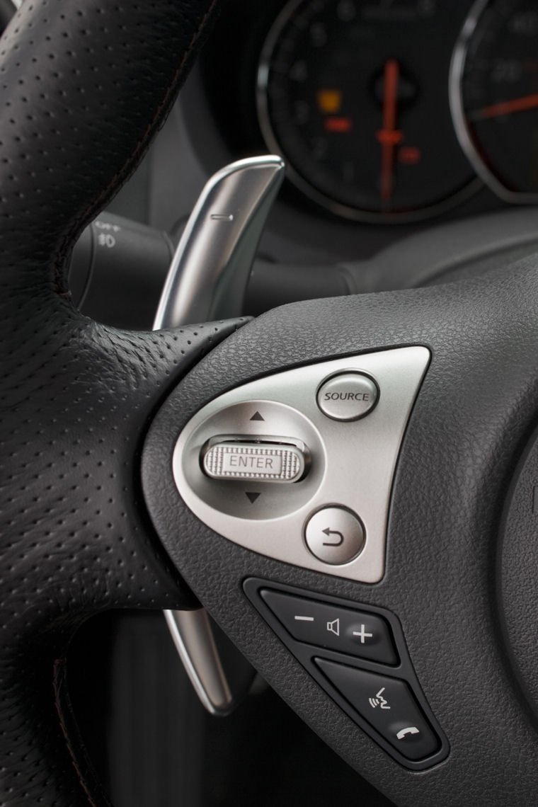 2011 Nissan Maxima Steering-Wheel Controls Picture