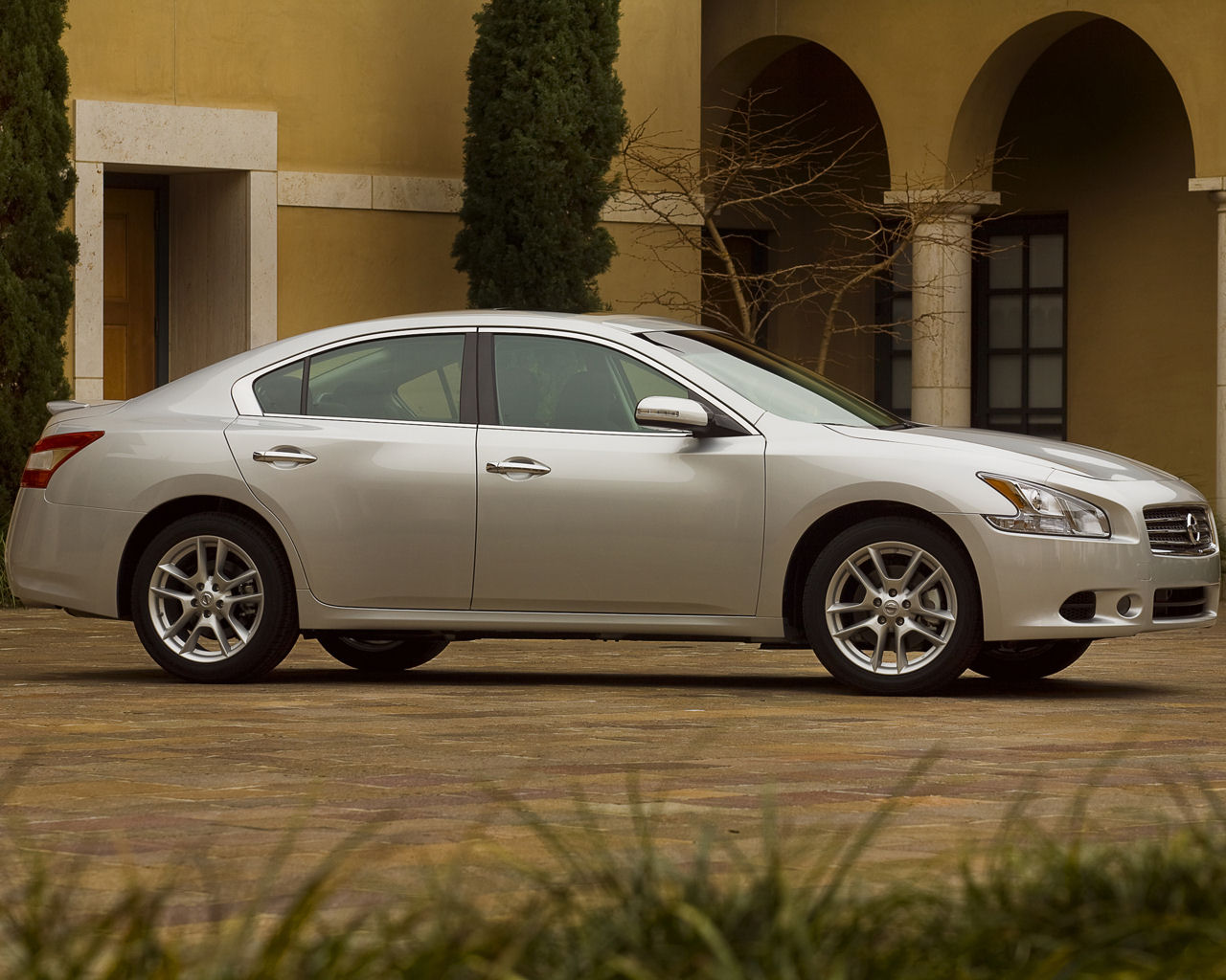 Nissan Maxima Desktop Wallpaper