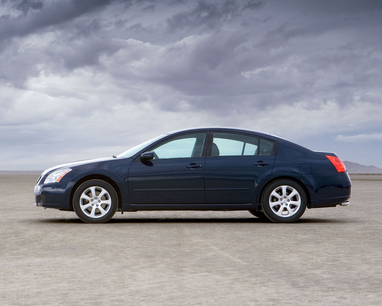 Nissan Maxima Desktop Wallpaper