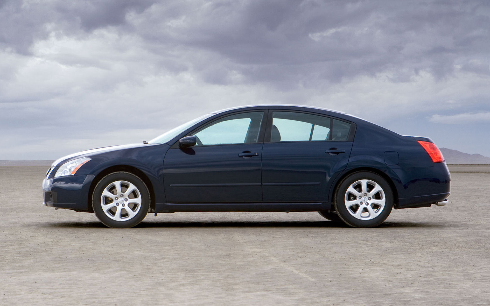 Nissan Maxima Desktop Wallpaper