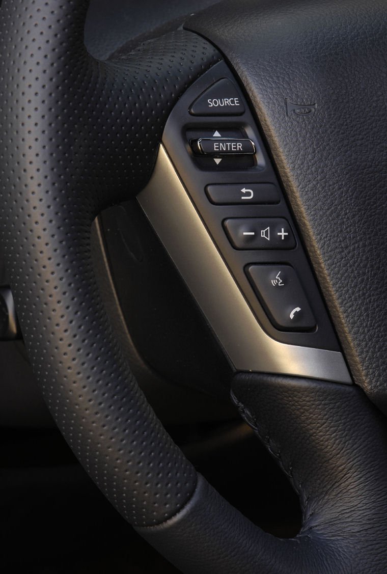 2010 Nissan Murano Steering Wheel Controls Picture