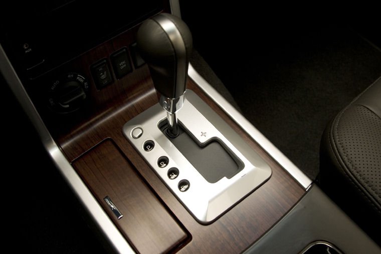 2010 Nissan Pathfinder Gear Lever Picture