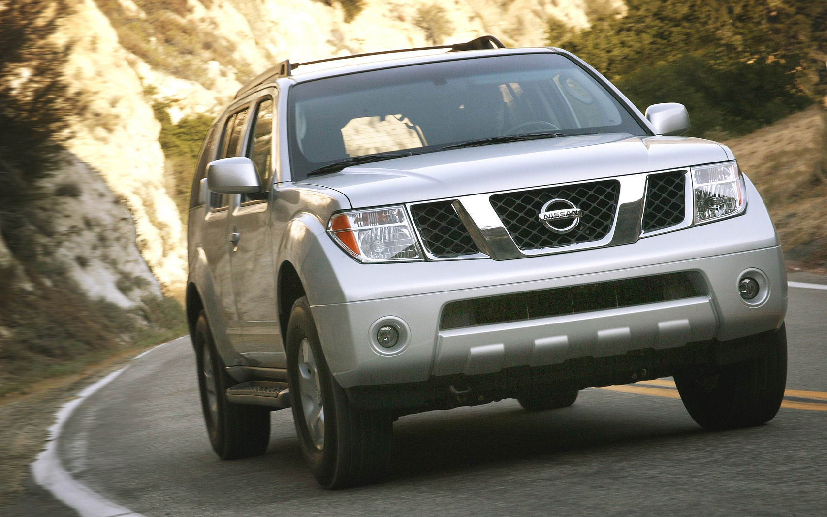 Nissan pathfinder v8