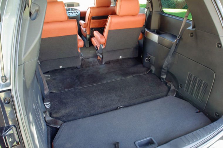 2004 Nissan Quest 3.5 SE Trunk Picture