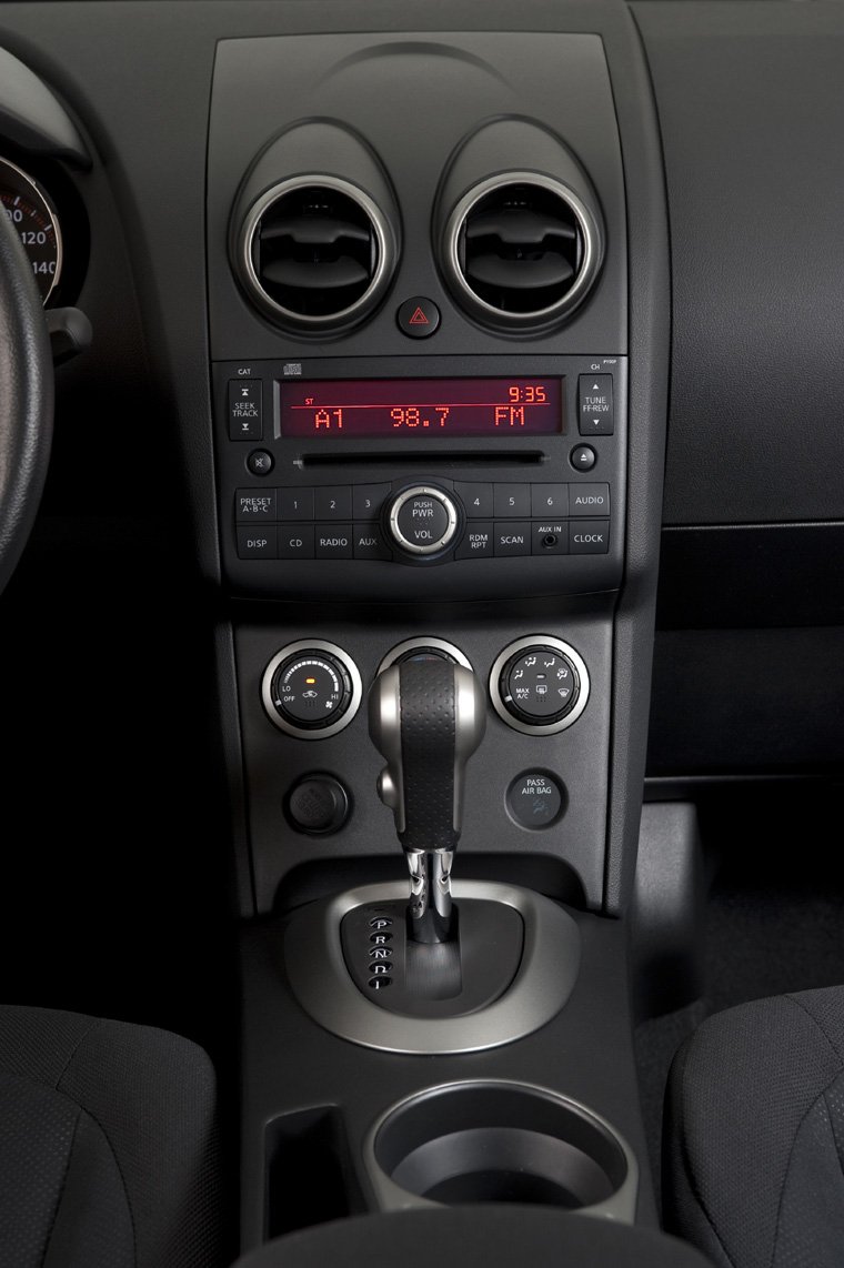 2010 Nissan Rogue Krom Center Stack Picture