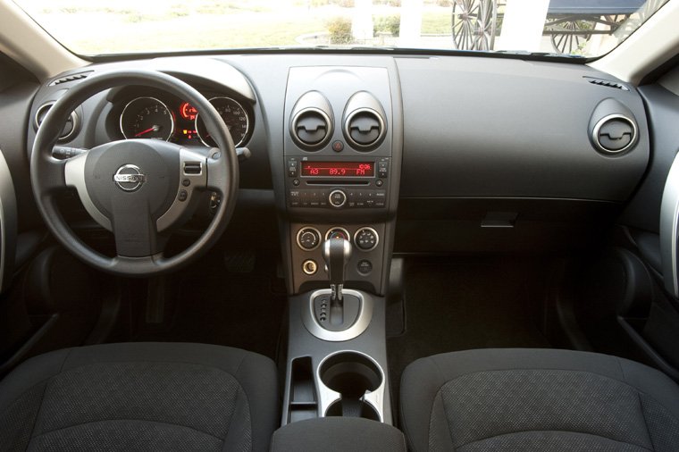 2010 Nissan Rogue 360 Cockpit Picture