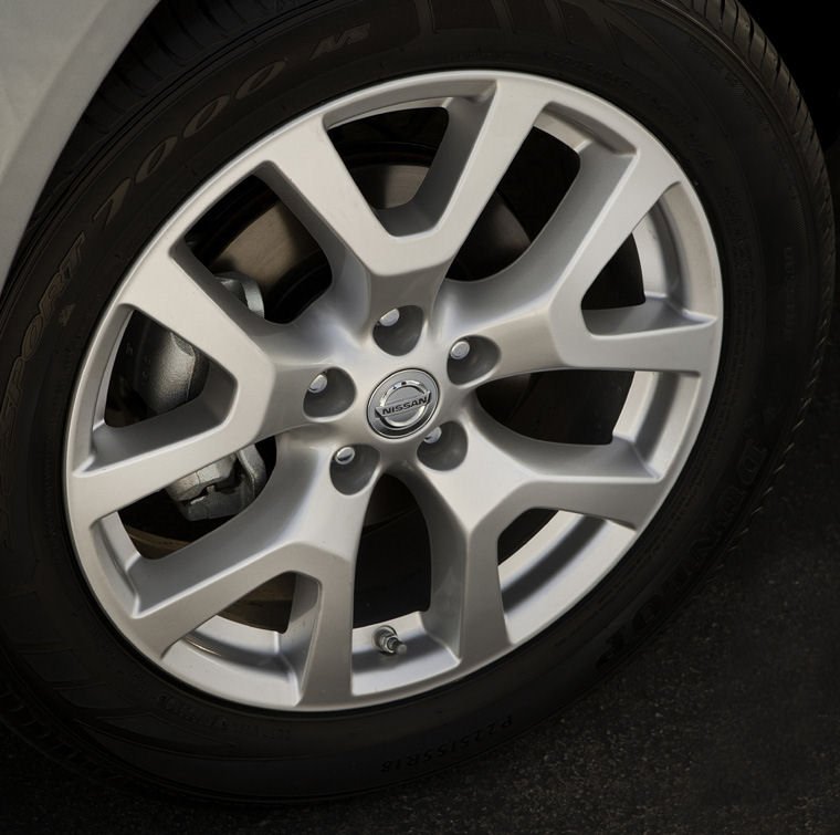 2011 Nissan Rogue Rim Picture