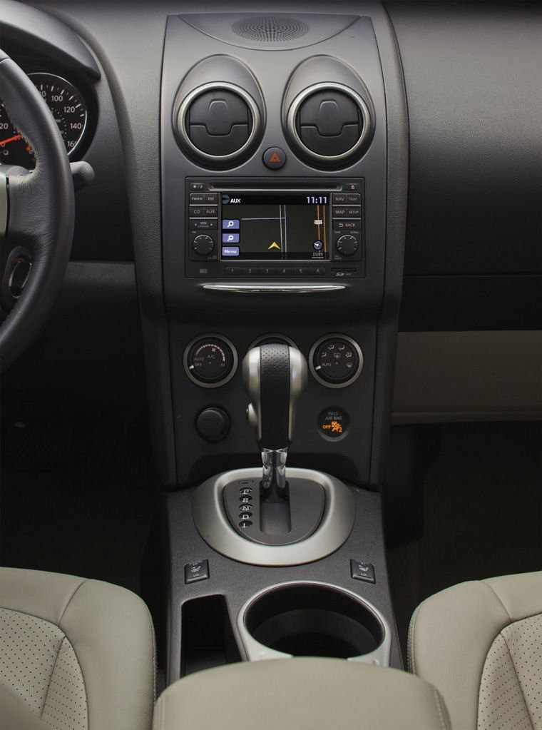 2011 Nissan Rogue Center Stack Picture