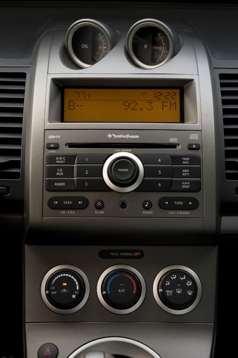 2009 Nissan Sentra SE-R Center Stack Picture