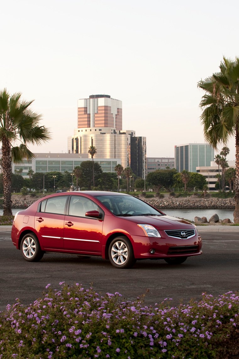 2010 Nissan Sentra 2.0 SL Picture