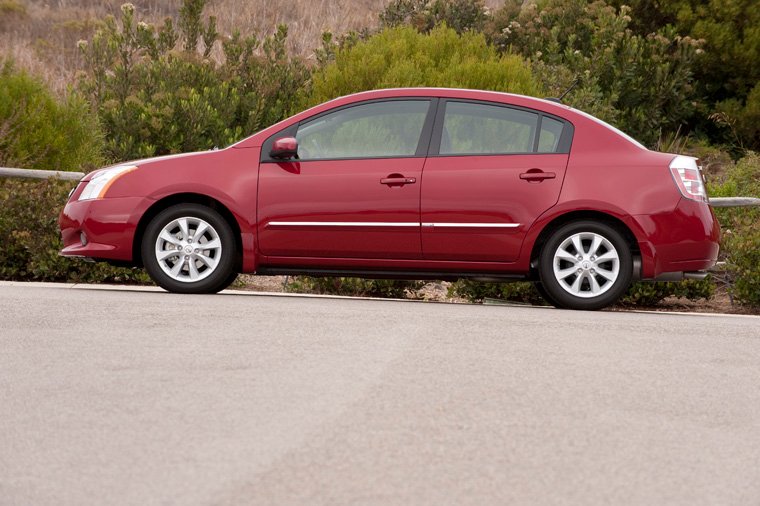 2010 Nissan Sentra 2.0 SL Picture