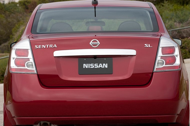 2010 Nissan Sentra 2.0 SL Tail Lights Picture