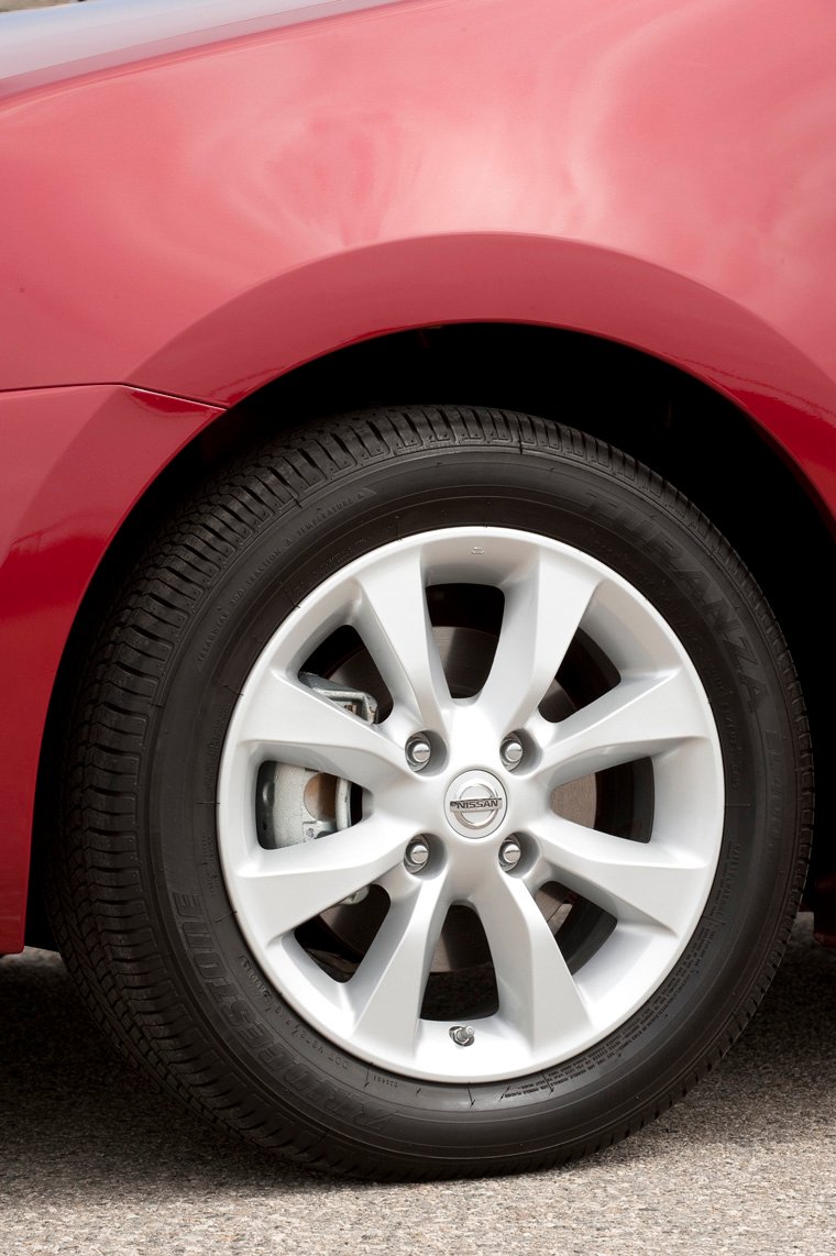 2010 Nissan Sentra 2.0 SL Rim Picture
