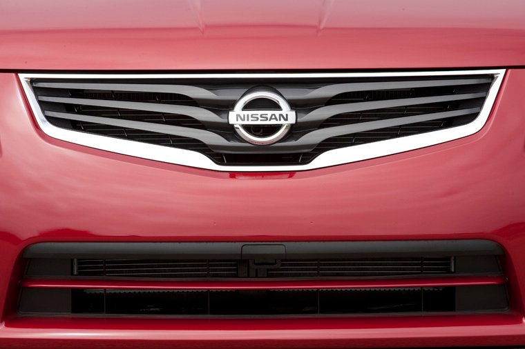 2010 Nissan Sentra 2.0 SL Grille Picture