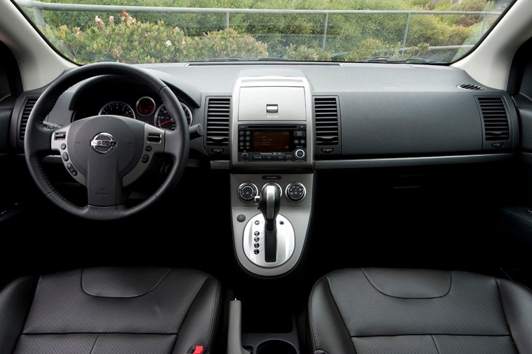 2010 Nissan Sentra 2.0 SL Cockpit Picture